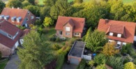 Zuhause im Grünen – Wohnen in Bösensell - Hausansicht von oben 2